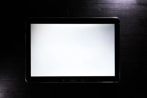 Boş Tablet beyaz ekran Android siyah şık kurumsal ahşap masa — Stok fotoğraf