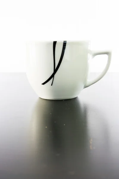 Abstraktní porcelánový šálek na kávu Espresso bílé kontrastní — Stock fotografie