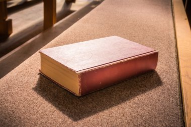Eski İncil kırmızı kitap boş şablon yalan kilise Pew tezgah Woodd C
