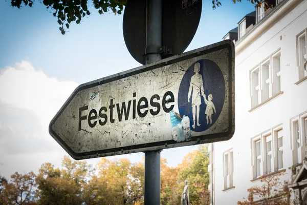 Festwiese tekst teken Festival gemalen Oktoberfest München D — Stockfoto