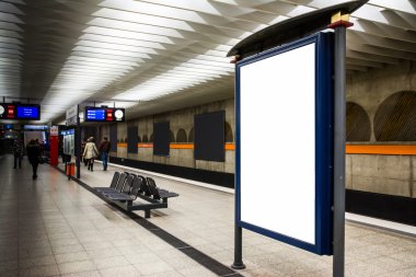 Boş reklam şablon metro metro tezgah Münih CIT