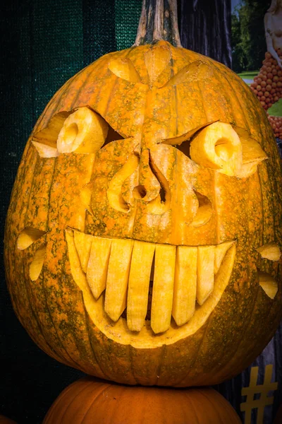 Тыква Страшное смешное лицо Экспрессивная комедия Хэллоуин праздник — стоковое фото