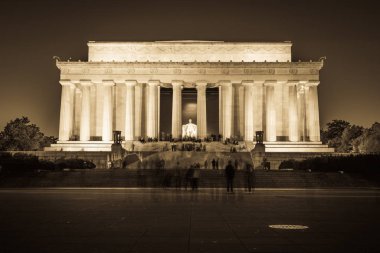 Abraham Lincoln Memorial Ulusal Mall gece günbatımı siyah ve Wh