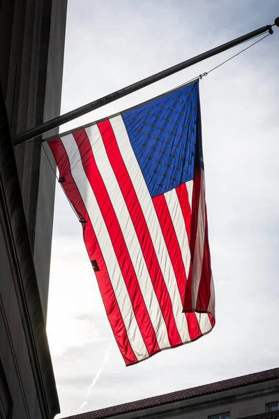 Amerikanische Flagge Nahaufnahme hinterleuchtet USA Patriotismus hängenden Hintergrund — Stockfoto
