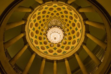 Bize Capitol Binası yeraltı mezar odası avize mimarisinde