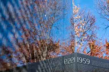 Vietnam Memorial duvar gökyüzü yansıma adlarını ağaçlar gündüz