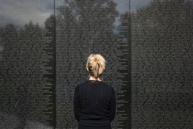 Kalan kadın isimleri Vietnam Anıtı Washington D arıyorum