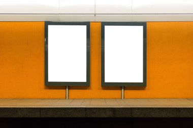 Kırpma yolu reklamverenlerin metro metro iç boş izole