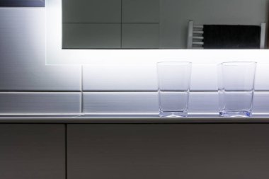 İki bardak tezgah Modern banyo iç ayna ayrıntı Cl