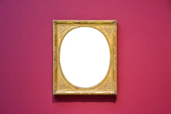 Ronde Kunstmuseum Frame rood muur sierlijke Design wit geïsoleerd Cli — Stockfoto