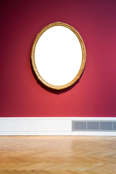 Round Art Museum Cornice Parete Rossa Design Ornato Bianco Isolato Cli — Foto Stock