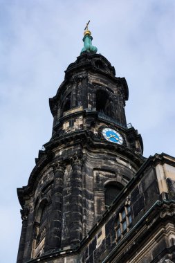 Dresden Katolik Kilisesi bulutlu hava Köprüsü görünüm dış Ar