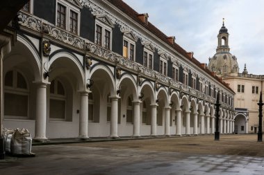 Dresden Residenzhof Castle Courtyard Medeival iç Ar tezgahları