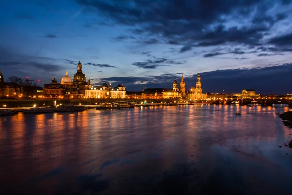 Dresden Almanya Avrupa Cityscape manzara nehir köprüsü Elbe güneş — Stok fotoğraf