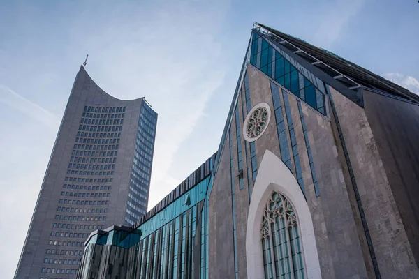 Torre del Panorama de Leipzig Rascacielos Highrise Cielos azules Al aire libre G — Foto de Stock