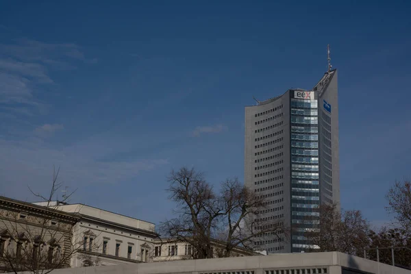 Leipzig panorama turm hochhaus wolkenkratzer blauer himmel im freien g — Stockfoto