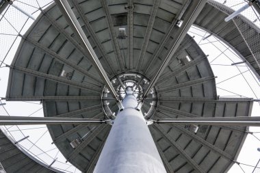 Modern Metal sütun sarmal merdiven Çelik Alüminyum mimarisi