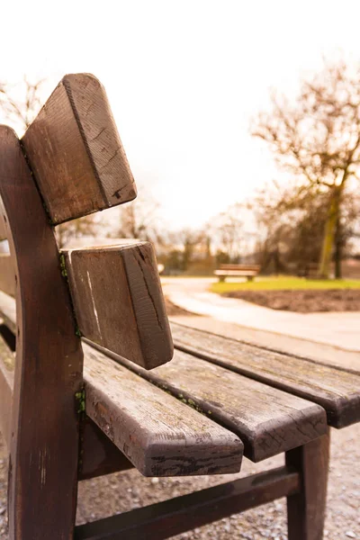 Parc Banc Soleil Flare Lumière du soleil Journée ensoleillée Vide Solitaire Calme Tranquillité — Photo