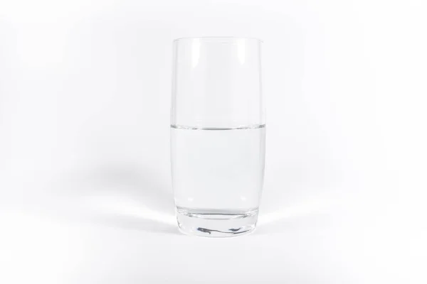 Чисте чисте скло води Простий мінімалістичний білий фон N — стокове фото