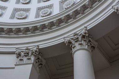 Eski Avrupa sütun Top dekorasyon çiçek mimari tarzı Merhaba