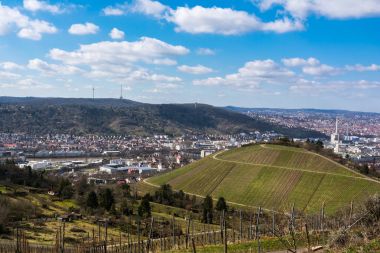 Stuttgart manzara Almanya Tv Kulesi üzüm bağları güzel mavi Sk