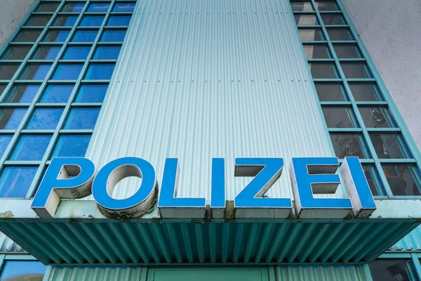 Polizei Police Sign Station Autoridad de entrada frontal Escudo azul —  Fotos de Stock