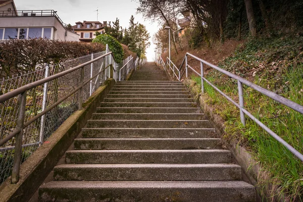 Lång trappa Never Ending himmelen solen Flare Sunset utomhus gömde — Stockfoto