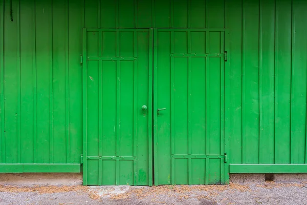 Bright Green Wooden Door Abstrated Farm Shed — стоковое фото