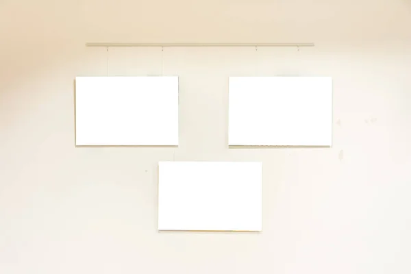 Museum voor moderne kunst van kleine moderne Display Frames leeg wit — Stockfoto