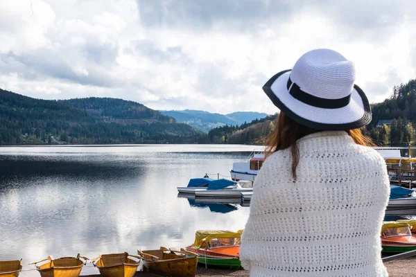 Titisee Germany Mountain Lake Woman Looking Away — Stock Photo, Image