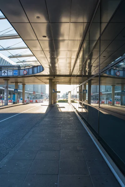 Flygplatskorridor Buss Ankomstområde — Stockfoto