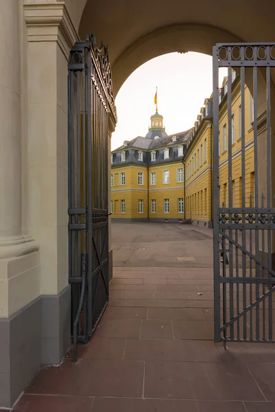 Almanya Daki Schloss Kalesi Karlsruhe Sarayı Nın Kuzeyi — Stok fotoğraf