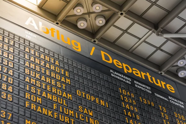 ドイツ空港アブフラグ出発時刻表 — ストック写真