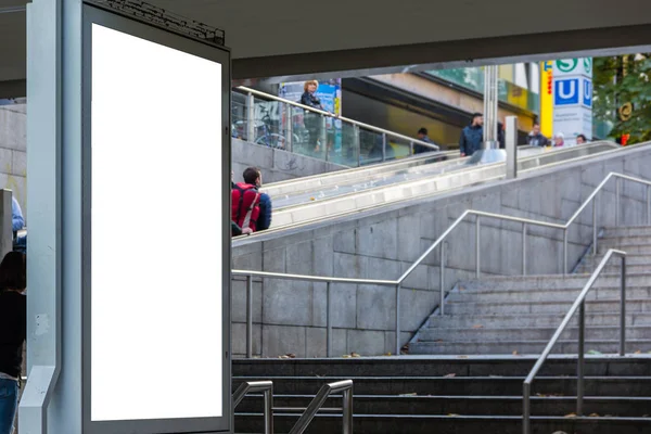 地铁广告空间空白隔离 — 图库照片