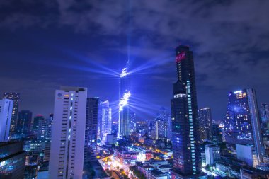 Bangkok, Tayland - 28 Ağustos 2016: Manzaraya Mahanakhon gökdelen.