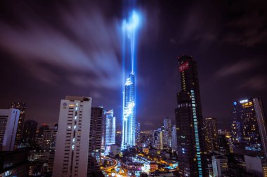 Bangkok, Tayland - 28 Ağustos 2016: Manzaraya Mahanakhon gökdelen.