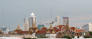 Bangkok, Tayland - 2 Temmuz 2017: Wat Phra Kaew, Tapınağı Emerald Buda, alacakaranlıkta Grand palace.
