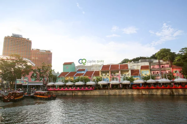 Singapur - 7 Temmuz 2017: Clarke Quay renkli binada.
