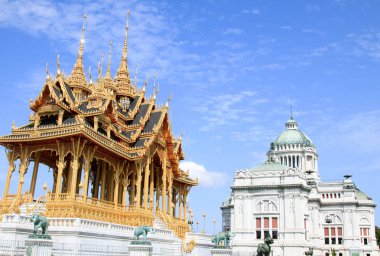 Bangkok, Tayland - 30 Temmuz 2017: The Ananta Samakhom tahta Hall ve Borom Mangkhanusoranee taht salonu içinde Dusit Palace Kraliyet Resepsiyon salonları vardır.