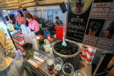 Chiang Mai, Tayland - 21 Ocak 2018: sokak Chiang Mai yürüyüş.