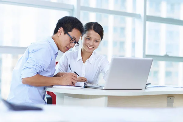 Business people in the office — Stock Photo, Image