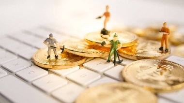 Klavye üzerinde küçük rakam ile Bitcoin