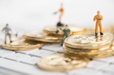 Klavye üzerinde küçük rakam ile Bitcoin