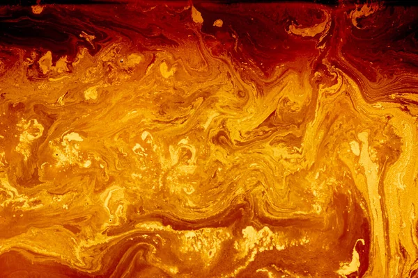 Abstrakt Gyllene Orange Bakgrund Blixtar Solen Flytande Eld Flytande Lavafärger — Stockfoto