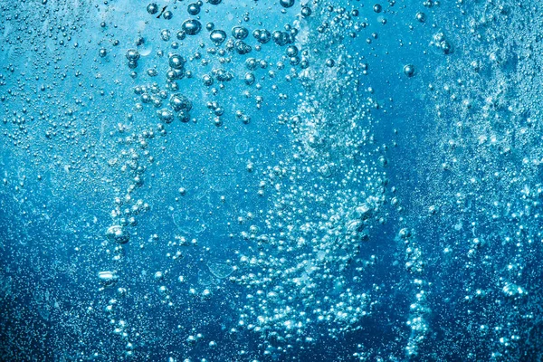 Szénsavas Ásványvíz Háttér Kék Buborékok Friss Szódabikarbóna Úszik Felszínre Ital — Stock Fotó