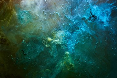 Yeşil mavi soyut dış uzay dalgalı denizi. Dalgalar, sıçramalar ve damlalar. Galaktik okyanusun gizemli gizemli derinlikleri