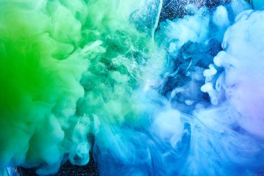 Dönen renkli dumanlar, pastel renkli gökyüzü bulutları, meditasyon rahatlatıcı esrarengiz titreşimli arka plan. Gökkuşağı yanardöner sis arkaplanı