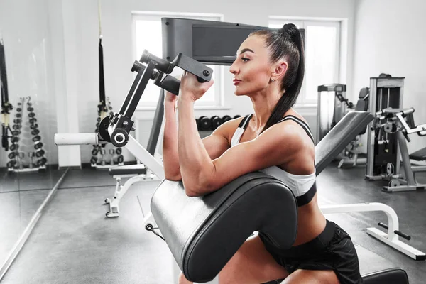 Fit Sexy Strong Brunette Woman Sportswear Top Pumps Muscles Arms — Stock Photo, Image