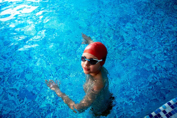 Joyful Smiling Boy Swimmer Cap Goggles Learns Professional Swimming Swimming — Stock Photo, Image