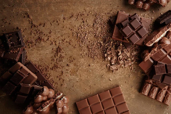 Composizione Barrette Pezzi Latte Cioccolato Fondente Diversi Cacao Grattugiato Sfondo — Foto Stock